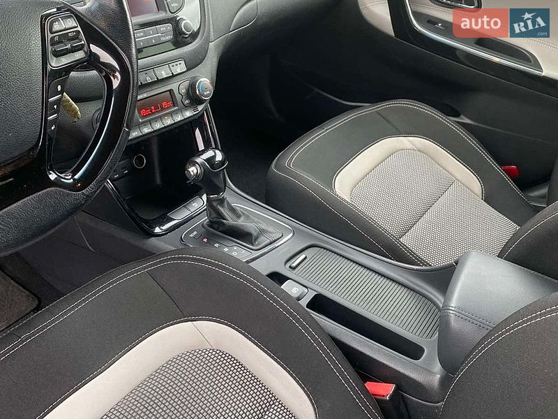 Хэтчбек Kia Ceed 2015 в Киеве