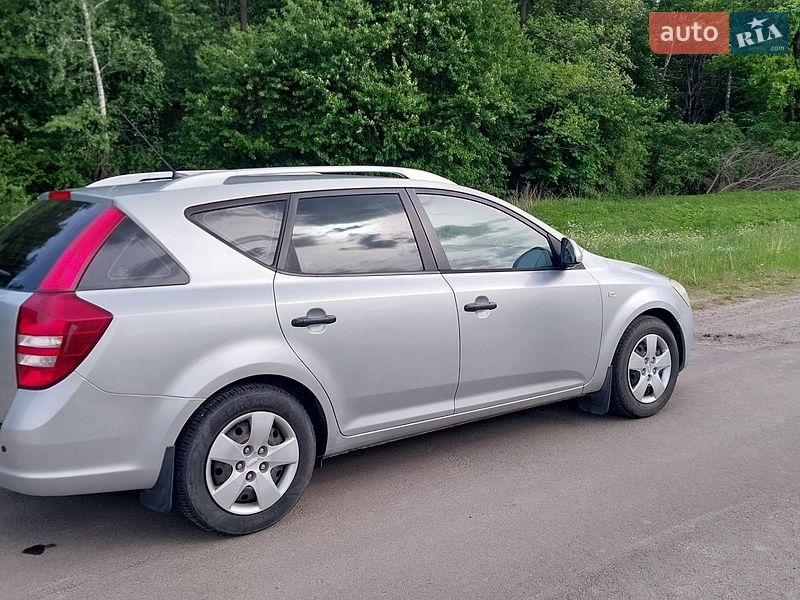 Универсал Kia Ceed 2009 в Ровно