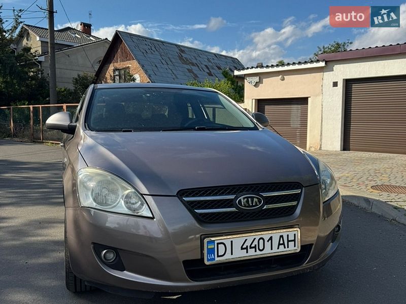 Хэтчбек Kia Ceed 2009 в Одессе
