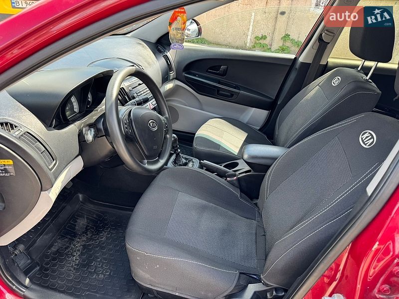 Хэтчбек Kia Ceed 2008 в Полтаве