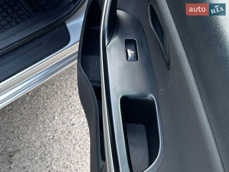 Хетчбек Kia Ceed 2012 в Запоріжжі