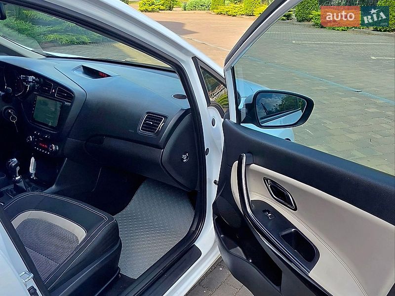 Хэтчбек Kia Ceed 2013 в Берегово