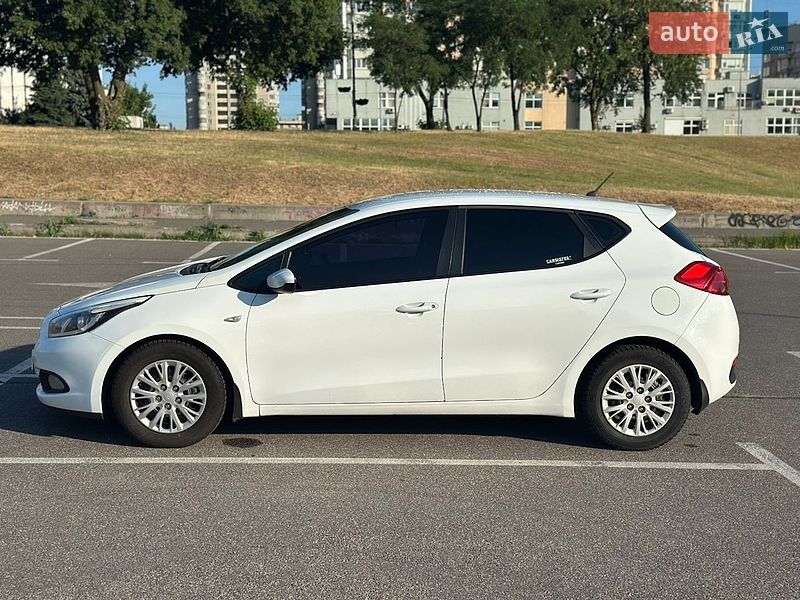 Хэтчбек Kia Ceed 2012 в Киеве