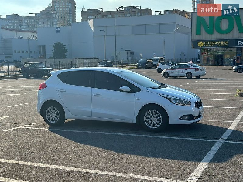 Хэтчбек Kia Ceed 2012 в Киеве