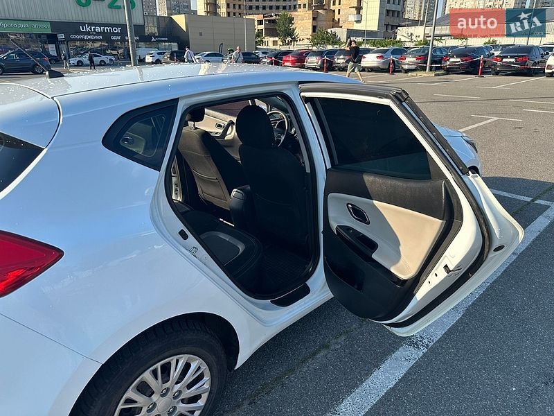 Хэтчбек Kia Ceed 2012 в Киеве