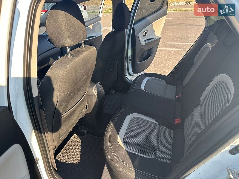 Хэтчбек Kia Ceed 2012 в Киеве