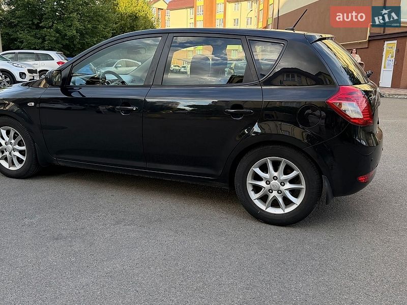 Хетчбек Kia Ceed 2009 в Києві фото 6 Хетчбек Kia Ceed 2009 в Києві