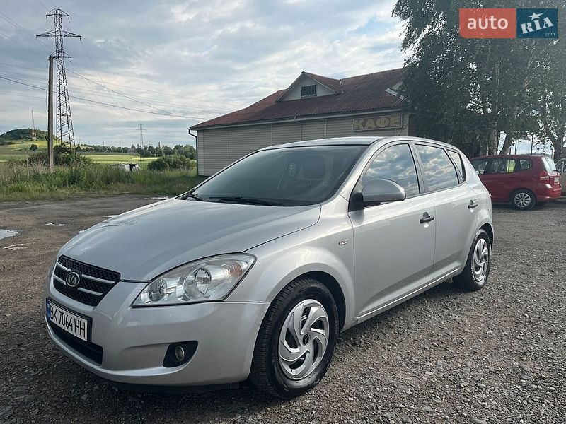 Хэтчбек Kia Ceed 2008 в Дубно