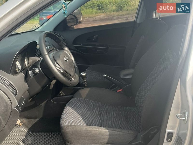 Хэтчбек Kia Ceed 2008 в Дубно