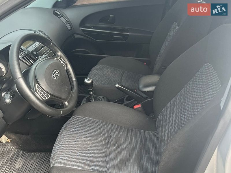 Хэтчбек Kia Ceed 2008 в Дубно