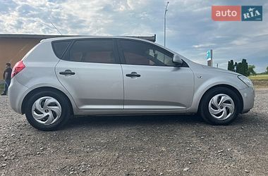 Хэтчбек Kia Ceed 2008 в Дубно