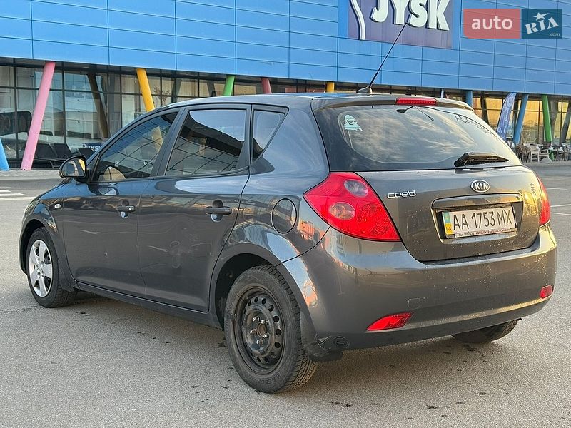 Хэтчбек Kia Ceed 2008 в Киеве