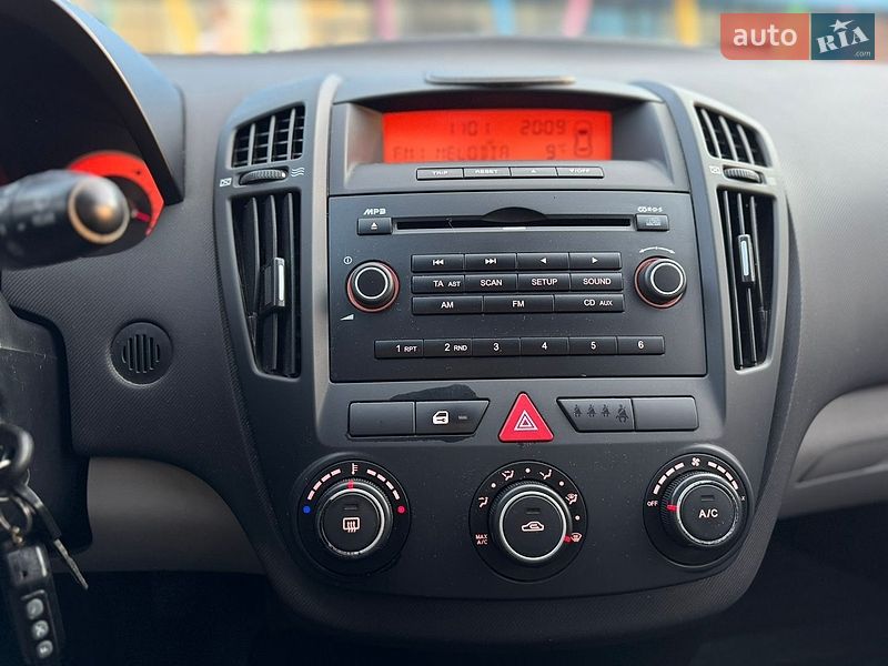 Хэтчбек Kia Ceed 2008 в Киеве