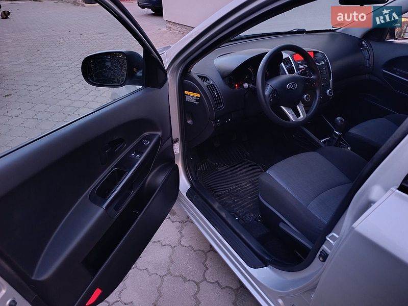 Універсал Kia Ceed 2011 в Луцьку