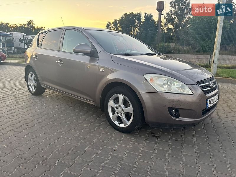 Хэтчбек Kia Ceed 2008 в Луцке