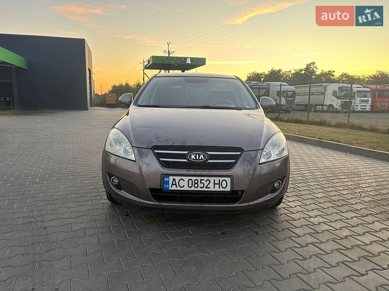 Хэтчбек Kia Ceed 2008 в Луцке