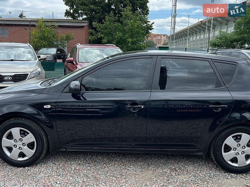 Хэтчбек Kia Ceed 2012 в Полтаве