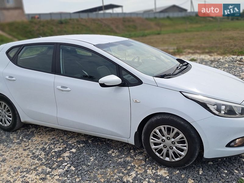 Хетчбек Kia Ceed 2015 в Дубні