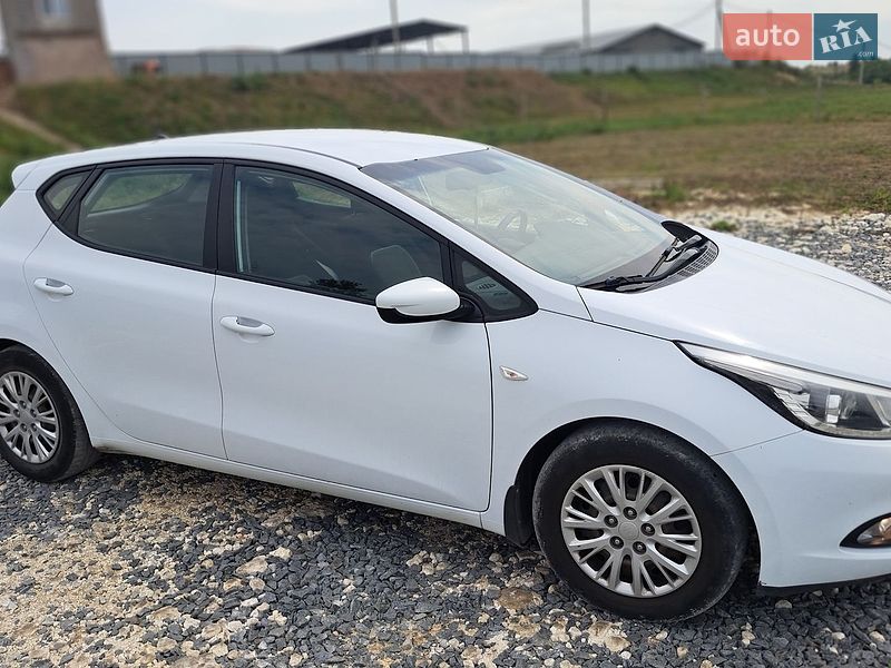 Хетчбек Kia Ceed 2015 в Дубні