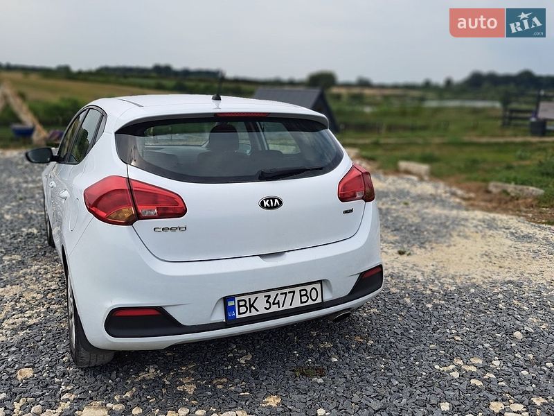 Хетчбек Kia Ceed 2015 в Дубні