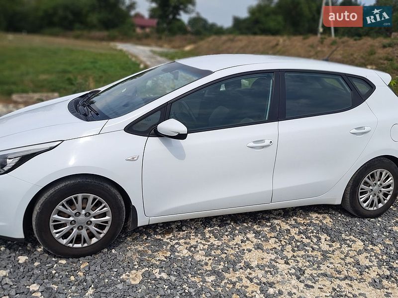 Хетчбек Kia Ceed 2015 в Дубні