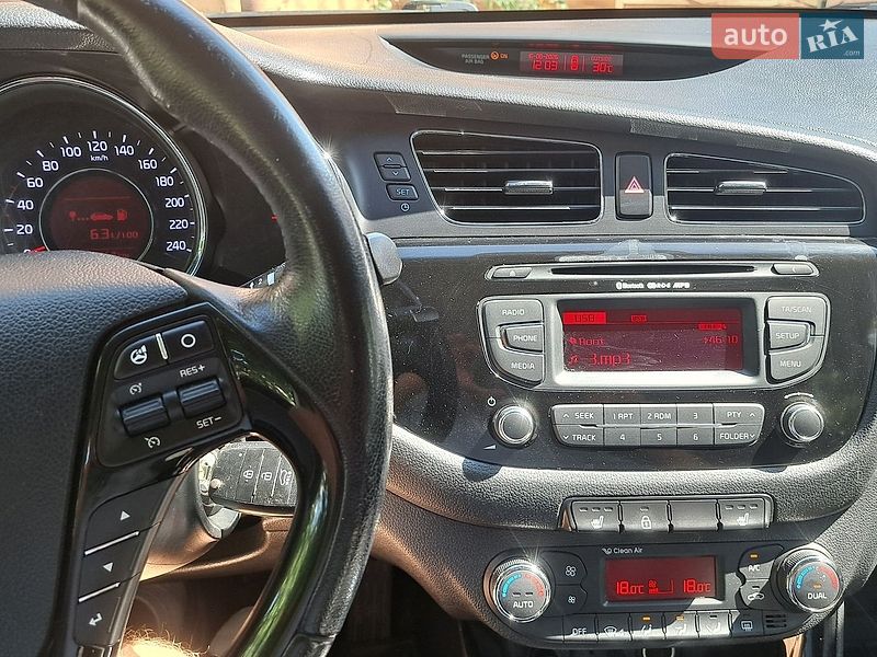 Хетчбек Kia Ceed 2015 в Дубні