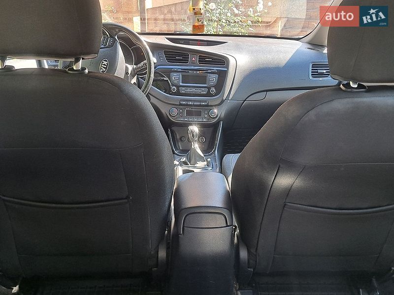 Хетчбек Kia Ceed 2015 в Дубні