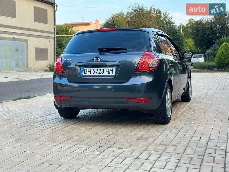 Хэтчбек Kia Ceed 2010 в Одессе