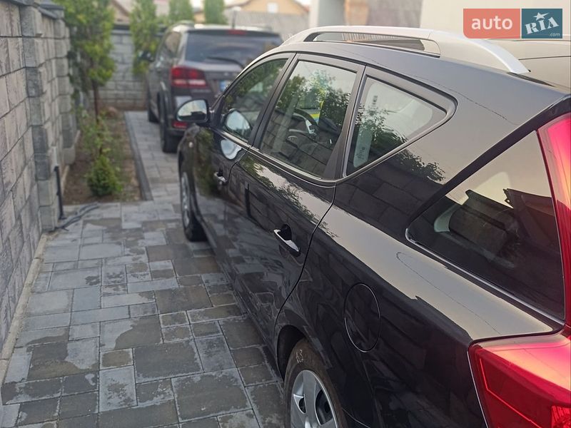 Универсал Kia Ceed 2009 в Ровно