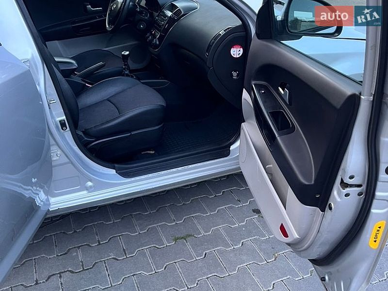 Універсал Kia Ceed 2009 в Дрогобичі