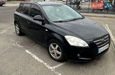 Хэтчбек Kia Ceed 2007 в Каменском