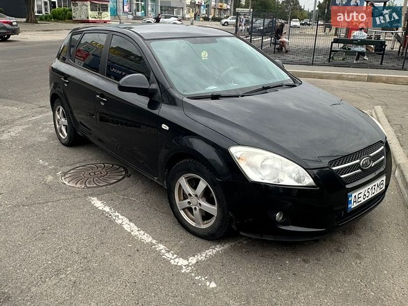 Хэтчбек Kia Ceed 2007 в Каменском