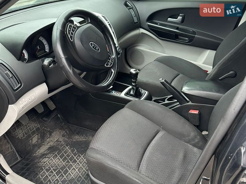 Хэтчбек Kia Ceed 2007 в Каменском