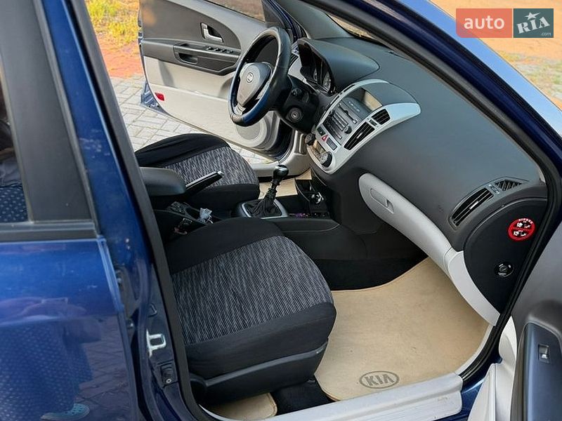 Хэтчбек Kia Ceed 2008 в Запорожье
