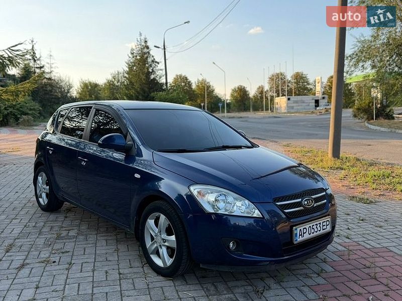 Хэтчбек Kia Ceed 2008 в Запорожье