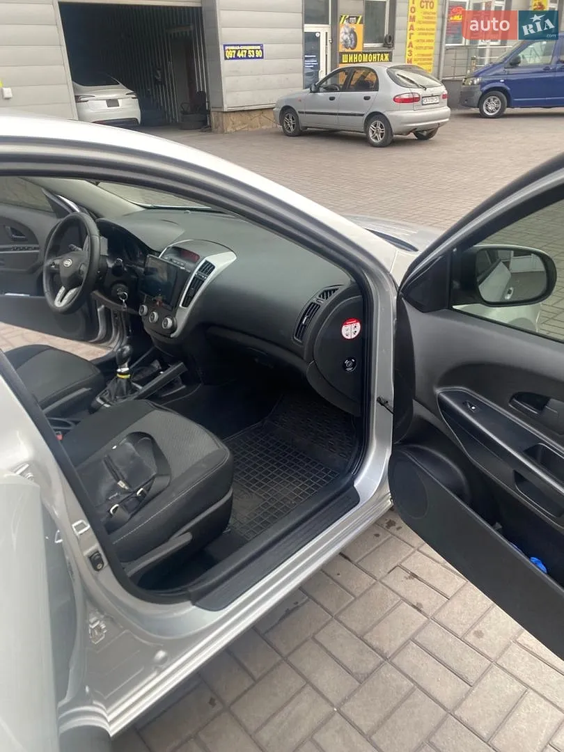 2010 Kia Cee'd - мініатюра 14