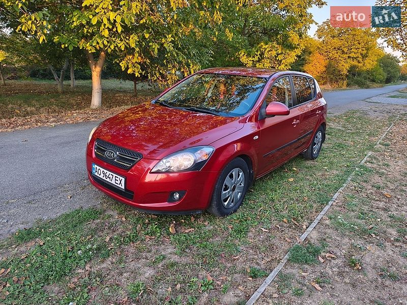 Хетчбек Kia Ceed 2008 в Ужгороді