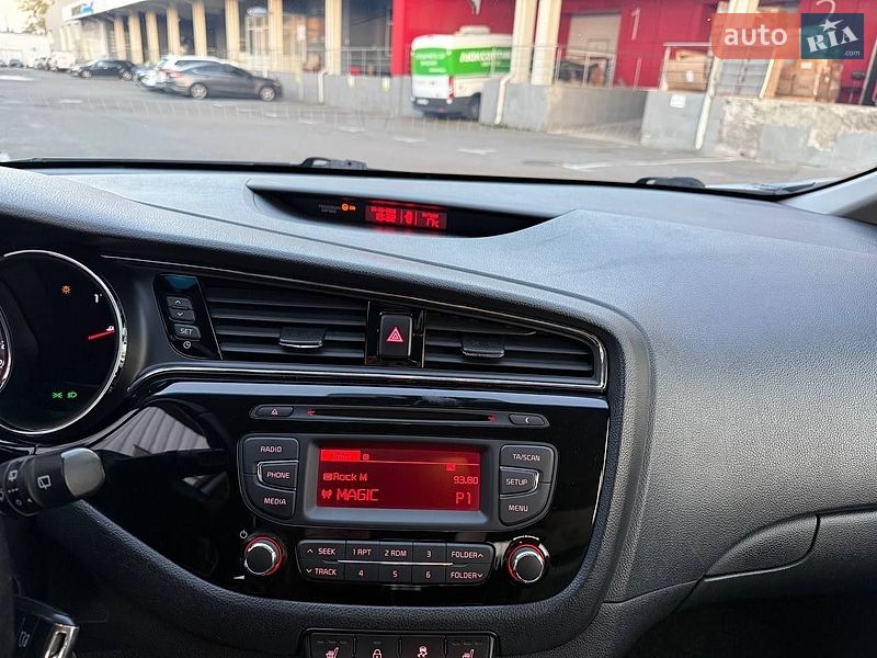 Хетчбек Kia Ceed 2016 в Києві фото 15 Хетчбек Kia Ceed 2016 в Києві