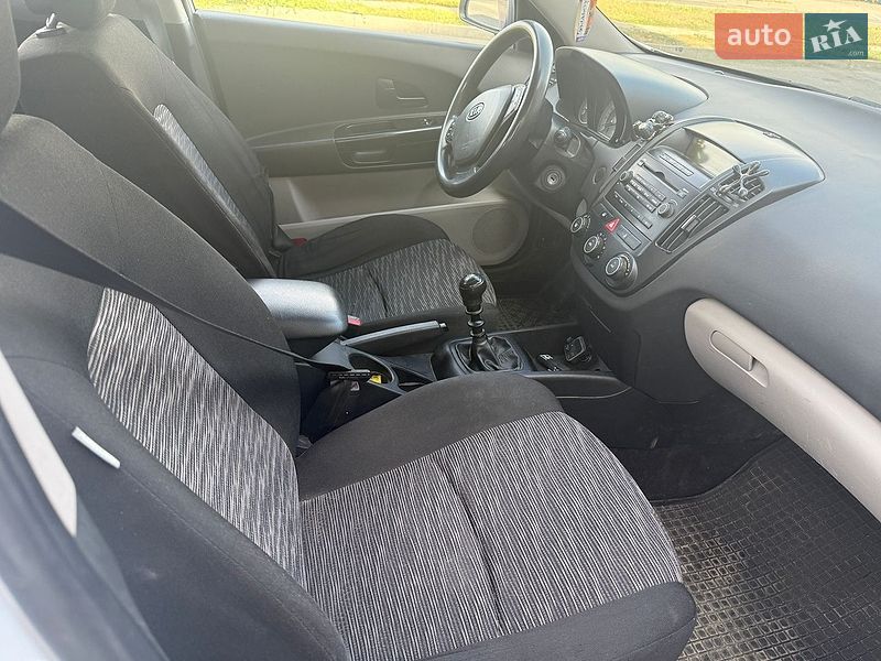 Универсал Kia Ceed 2009 в Ужгороде