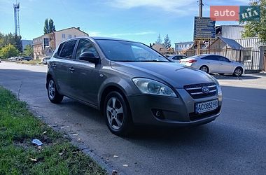 Хэтчбек Kia Ceed 2008 в Киеве