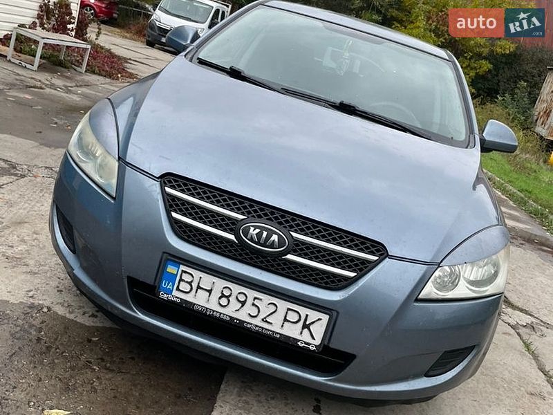 Хэтчбек Kia Ceed 2008 в Желтых Водах