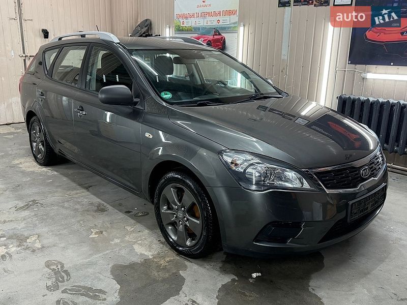 Универсал Kia Ceed 2010 в Луцке