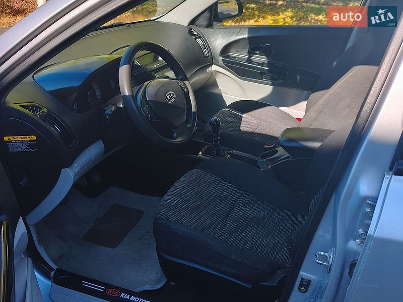 Хетчбек Kia Ceed 2008 в Ужгороді