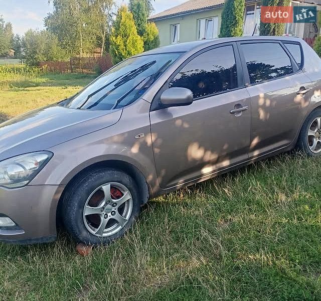 Хэтчбек Kia Ceed 2009 в Тлумаче