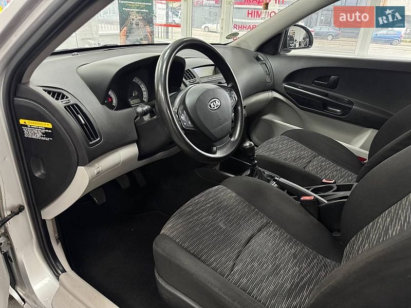 Хэтчбек Kia Ceed 2007 в Киеве