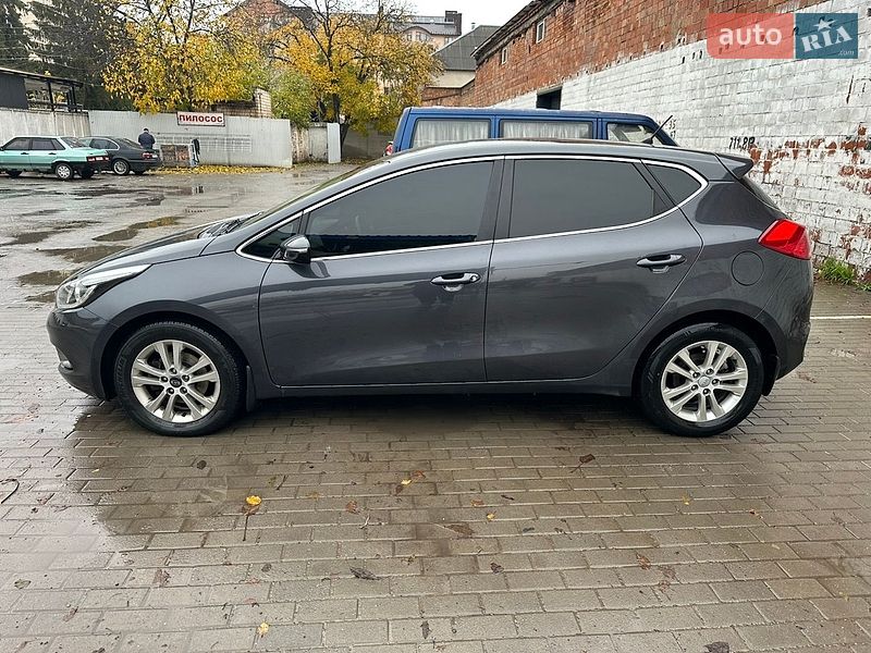 Хетчбек Kia Ceed 2012 в Чорткові