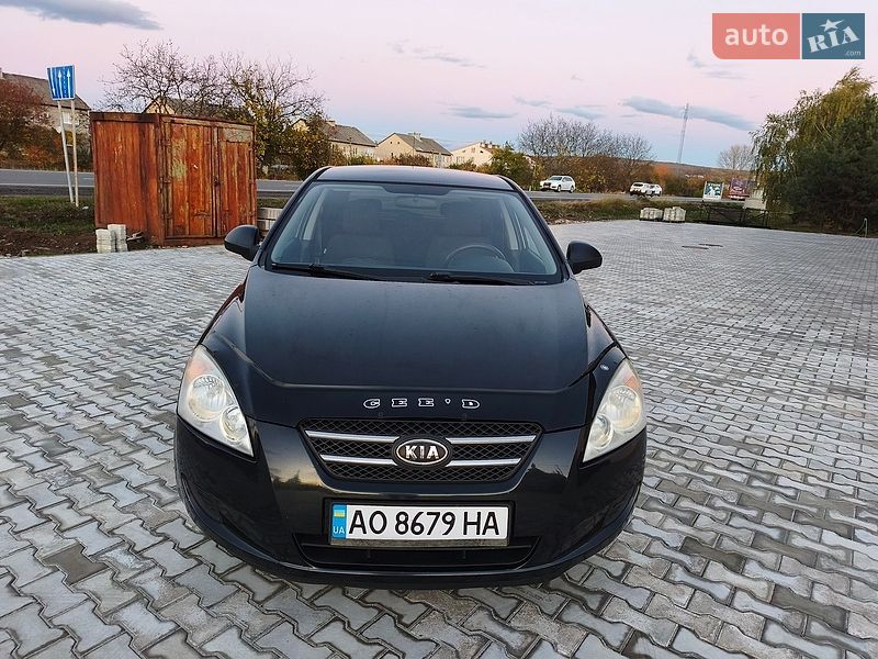 Хэтчбек Kia Ceed 2008 в Ужгороде