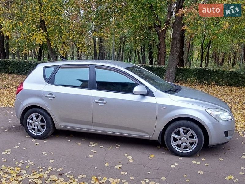Хэтчбек Kia Ceed 2007 в Кривом Роге