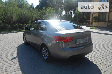 Седан Kia Cerato 2010 в Луцке