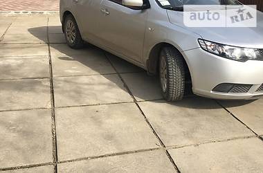 Седан Kia Cerato 2010 в Чернівцях